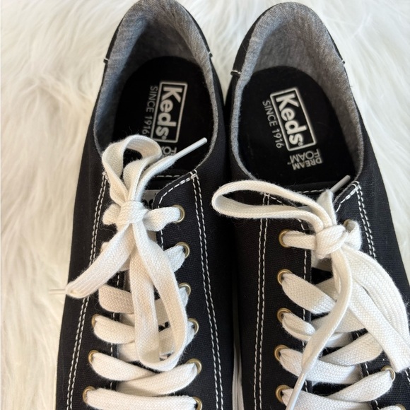 Classic Black and White Women's Sneakers - Picture 2 of 9